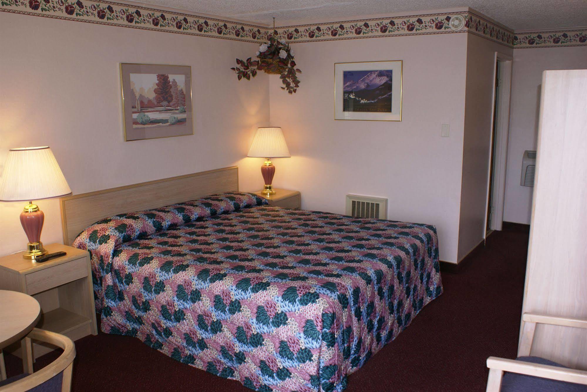 Pine Needles Inn Mount Shasta Exteriör bild
