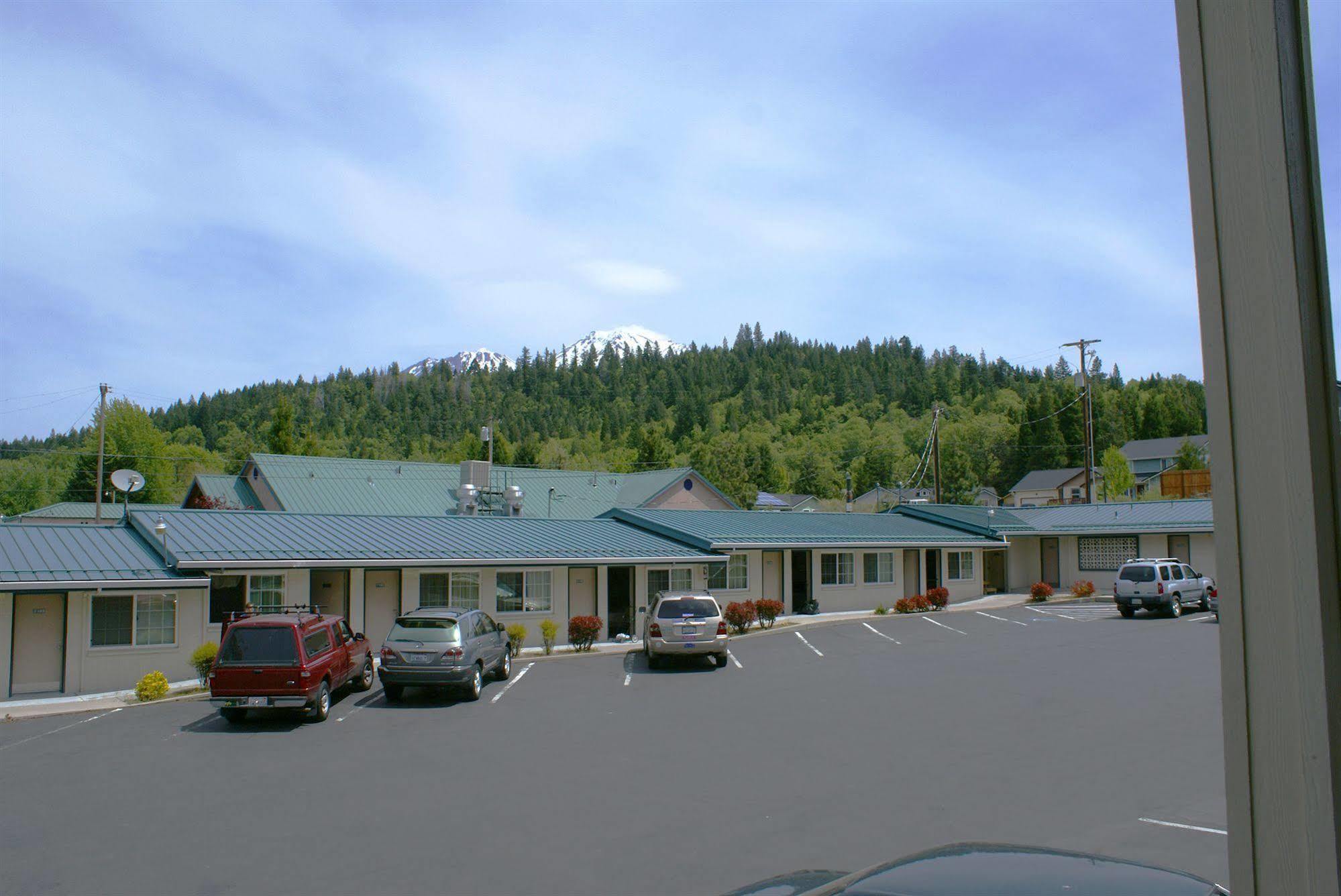 Pine Needles Inn Mount Shasta Exteriör bild